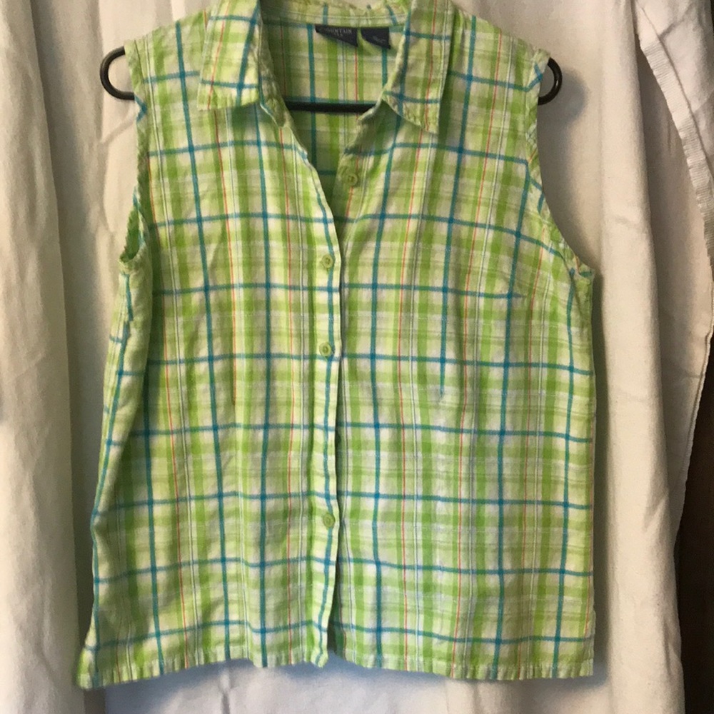 Fitted sleeveless
